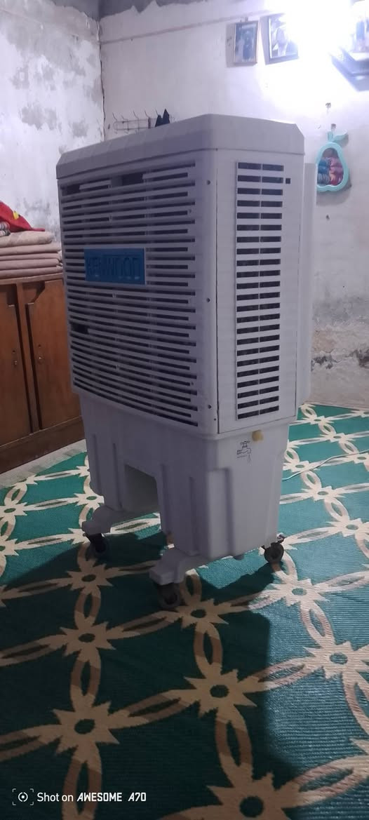 للبيع مبرده كونفيره كترونيه 3سرعات حجم كبير نظيفه كلش تشتغل بس بيه صفنه بلماطور السعر50وبيه مجال للشراي العنوان شارع النفط***********
