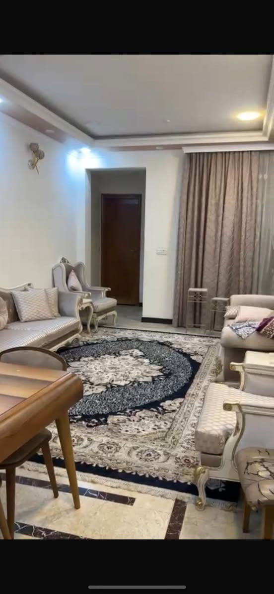 للبيع دار سكن مميز 🏦
المساحة 210م 📏 واجهة 7 * نزال 30
📍 زيونة محلة 710
يحتوي في الطابق الارضي (كراج وحديقة ومطبخ واستقبال وحولي وغرفة نوم وخدمات) اما في الطابق الاول (4 غرف نوم وخدمات)

لمزيد من الاستفسارات الاتصال على الرقم الآتي:
☎️ *********** / شركة الجوهرة 💎
او زيارة موقع الشركة الكائن في:
📍 زيونة - محلة 710 - شارع القاعة الملكية - مقابل جسر الأمانة

🔍الشركة مجازة رسمياً من غرفة تجارة بغداد - إستثمر بأمان 🔎
🫆 نعمل بالنظام الإلكتروني الجديد (منصة عقاري) 🫆
📝 نستقبل كافة طلباتكم وعروضكم وعلى مدار الساعة ⏱️
"اتصل بالجوهرة والي تريده تبشره"💎
