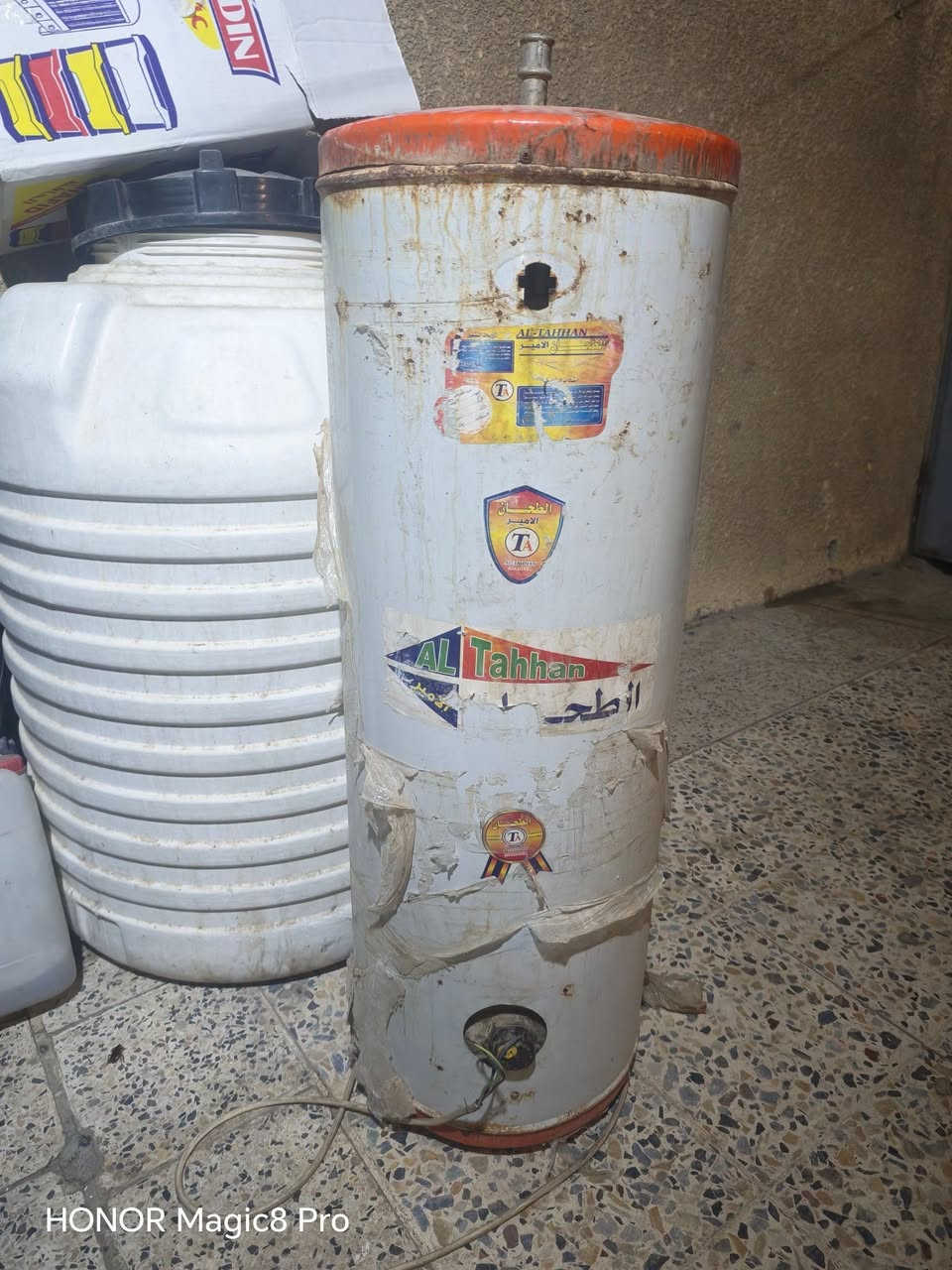 گيزر • ٩٠ لتر • نضيف