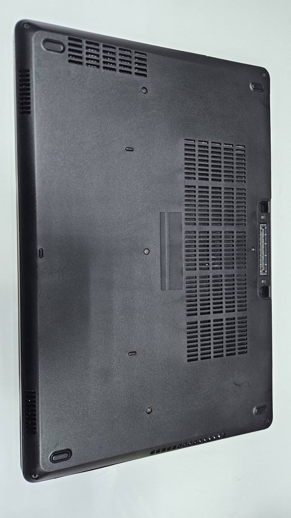 Dell Latitude 5490 • i5 الجيل الثامن • NVIDIA MX130 2GB