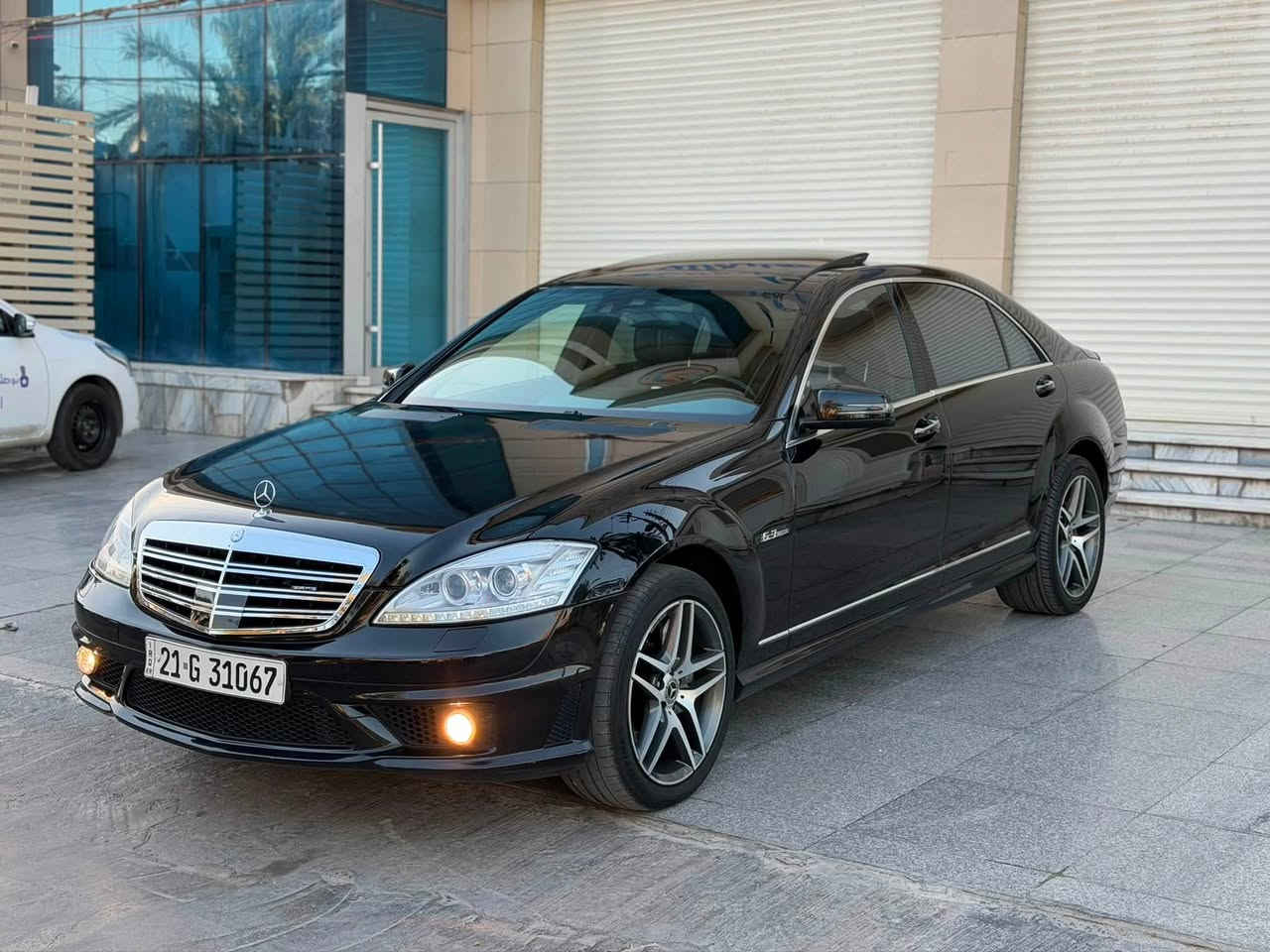 2007 S63 AMG أصل 
 مكفولة من الضربة والصبغ  ، ماشية 95 ألف كيلو حقيقي ،  محرك 550 
السياره جديده او احلى من الصور بهواي
جگات هايدروليك ، بانوراما ، بردات جانبية وخلفية ، ناظور ليلي ،ثلاجة ، 3 شاشات 

*********** 

مكاني بغداد السيديه
