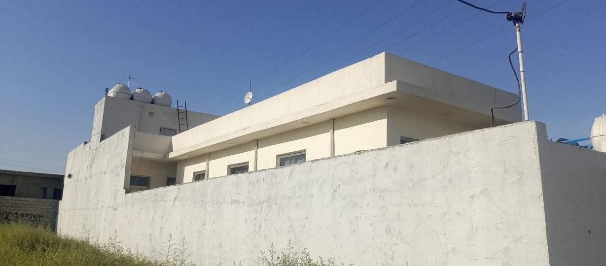 دار للبيع مساحة 250متر 
واجهة 7.5
نزال 33
ارض طابو سند 25
يحتوي استقبال خارجي طول 12
مع صحيات خارجية 
ممر يدخل على البيت 
داخل غرفتين نوم وحده 5في 4
ثانيه 3 وربع في 5
صاله كبيرة بيها حمام ومنور دراج 
ومطبخ حاره وبارد  واستقبال داخلي 
الاستفسار الاتصال على الرقم التالي 
***********
الموقع  العثمانية الاولى 
شارع  جامع ابراهيم الخليل
