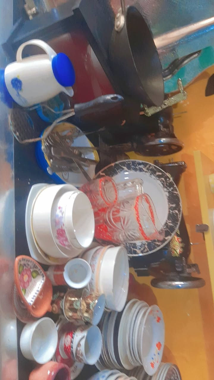 فوق ١٠٠ قطعة • نضيف • قطع كبار وصغار