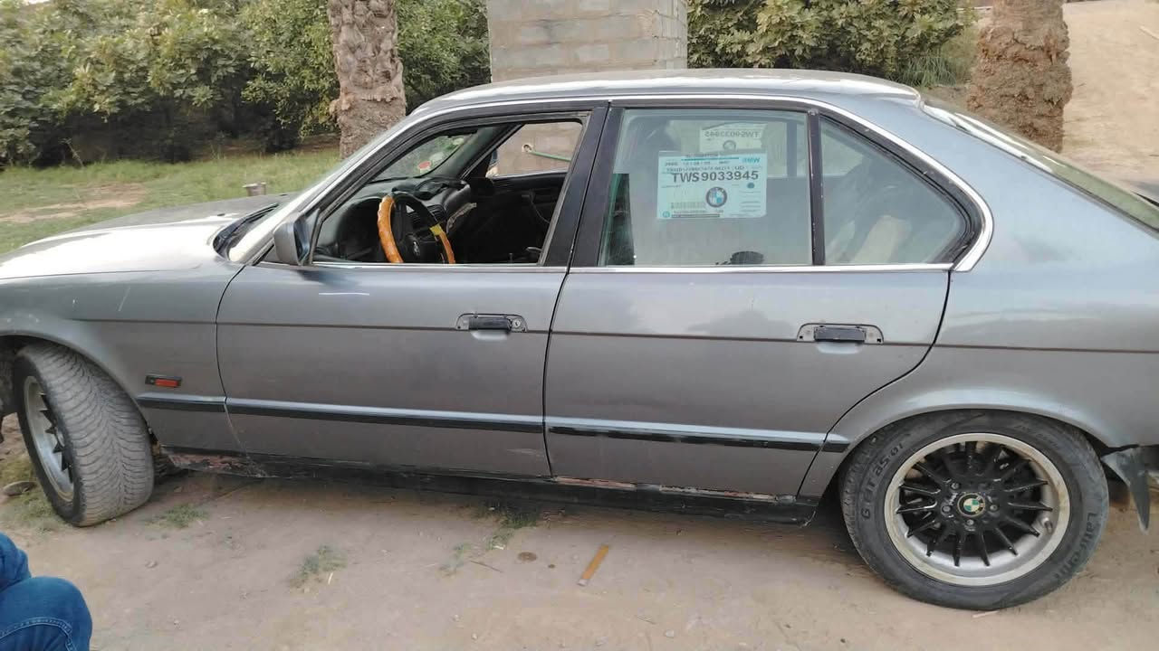 سلام عليكم بي ام مسكر تك فانوس كير اوتو موديل 91 سياره كامله من كلشي  رقم بغداد انكليزي  بسمي 
كير مكينه خير من الله تبريد شغال 
عنوان صويره 
رقم الهاتف 
***********
مكلف بل نشر
