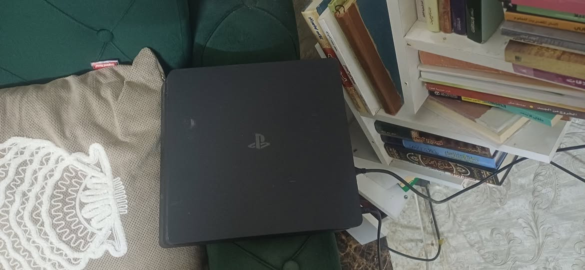 بلايستيشن 4 سليم • 500GB • ذراعين واحد عاطل