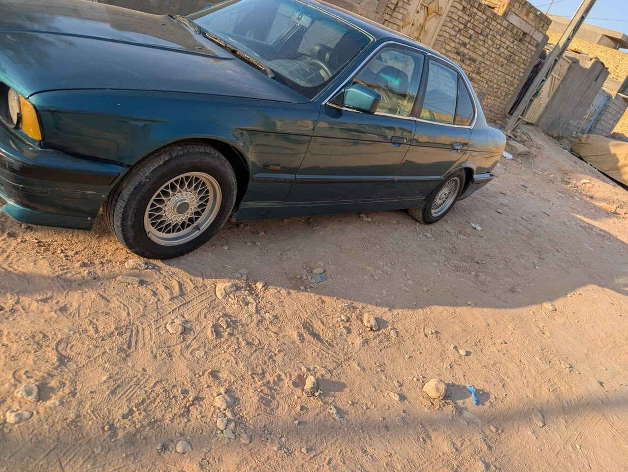 السلام عليكم البيع بيم 525 سياره مشروع وطني رقم بغداد جاهزه من كهربائيات شغاله حداديه جديده مكينه بيه نسمه بخار قليل  مكان سياره دوانيه (***********) (سعر 37)
