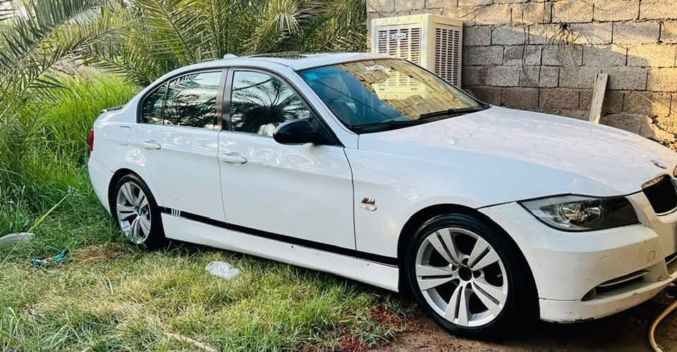 السلام عليكم ورحمة الله وبركاته 
E90  2007 وارد أمريكي 
ابيض رقمها بغداد 
السعر 90 مع المجال 
*********** 
واتس اب 
بيع مستعجل 
مو شراي رجاءً لا تتصل ولا تتعبني
