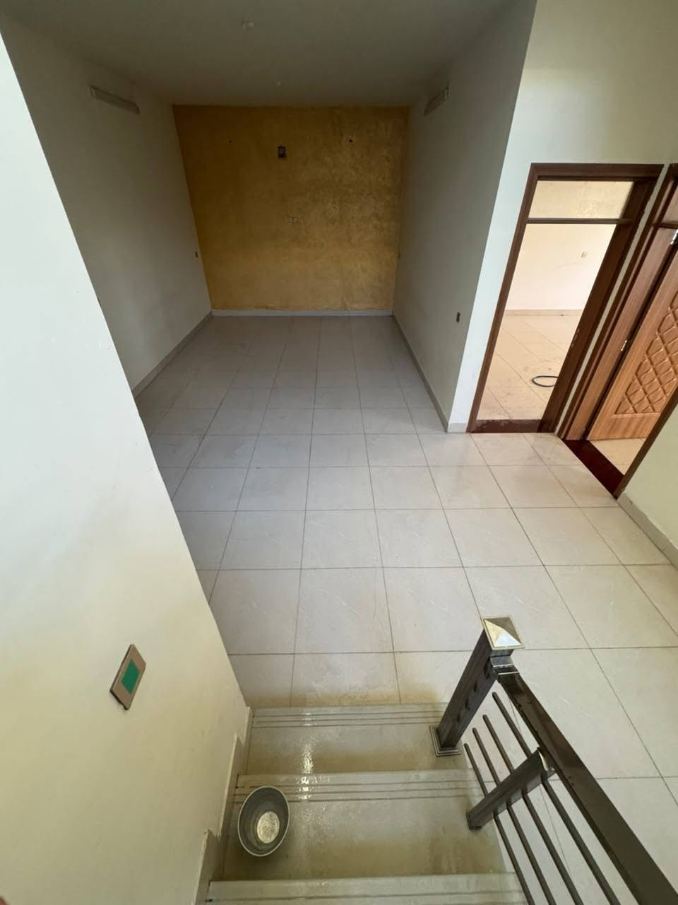 بيت للبيع في الفلوجة  مجمع النخيل السكني
 250‪ مساحة البيت م
الواجهة 12 ونص
نزال 20
شارع 20
كراج سبارة 
طرمة كاشي
غرفتين صالة مطبخ حار وبارد استقبال
 وحديقة
طابق واحد
السعر ٢٠٥ مليون وبي مجال
للاستفسار ارسال رسالة على الواتس اب
***********
