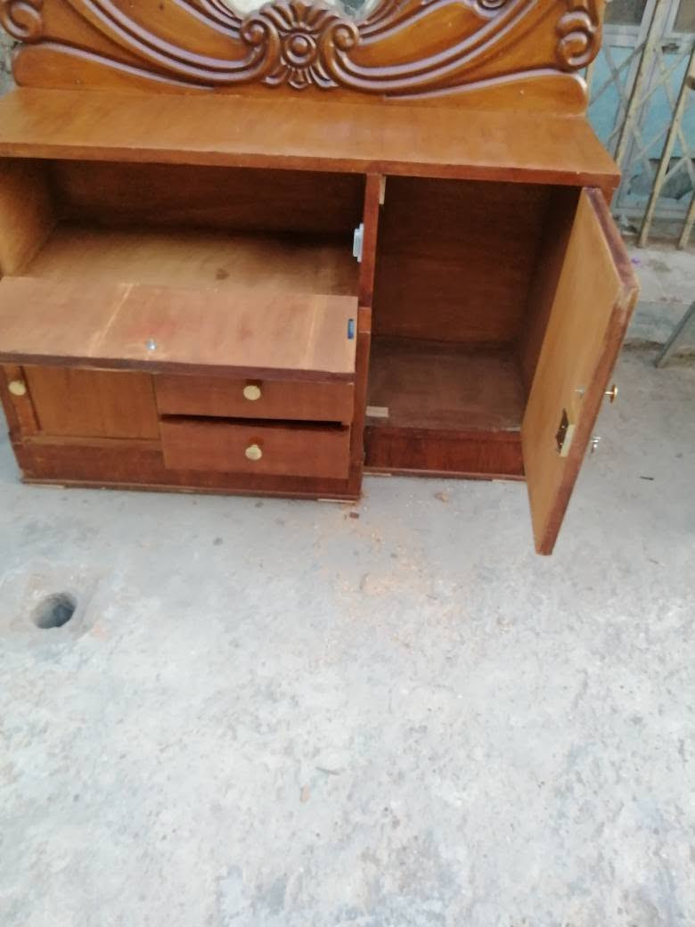 ميز تواليت صاج توصئ السعر ب 115  وبي مجال العنوان بغداد الكرخ تقاطع درويش البياع شارع البداله الانتصارسوق اميمه فرع مجمع الرازي ع اليمنه منتصف شارع ع اليسرى خلف مي اور
***********
*********** بغداد, العراق
