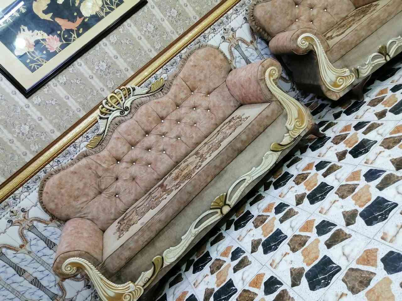 تخم ملكي 10 مقاعد نضيف أي ضرر مابي السعر 325 وبي مجال المكان بغداد ***********

