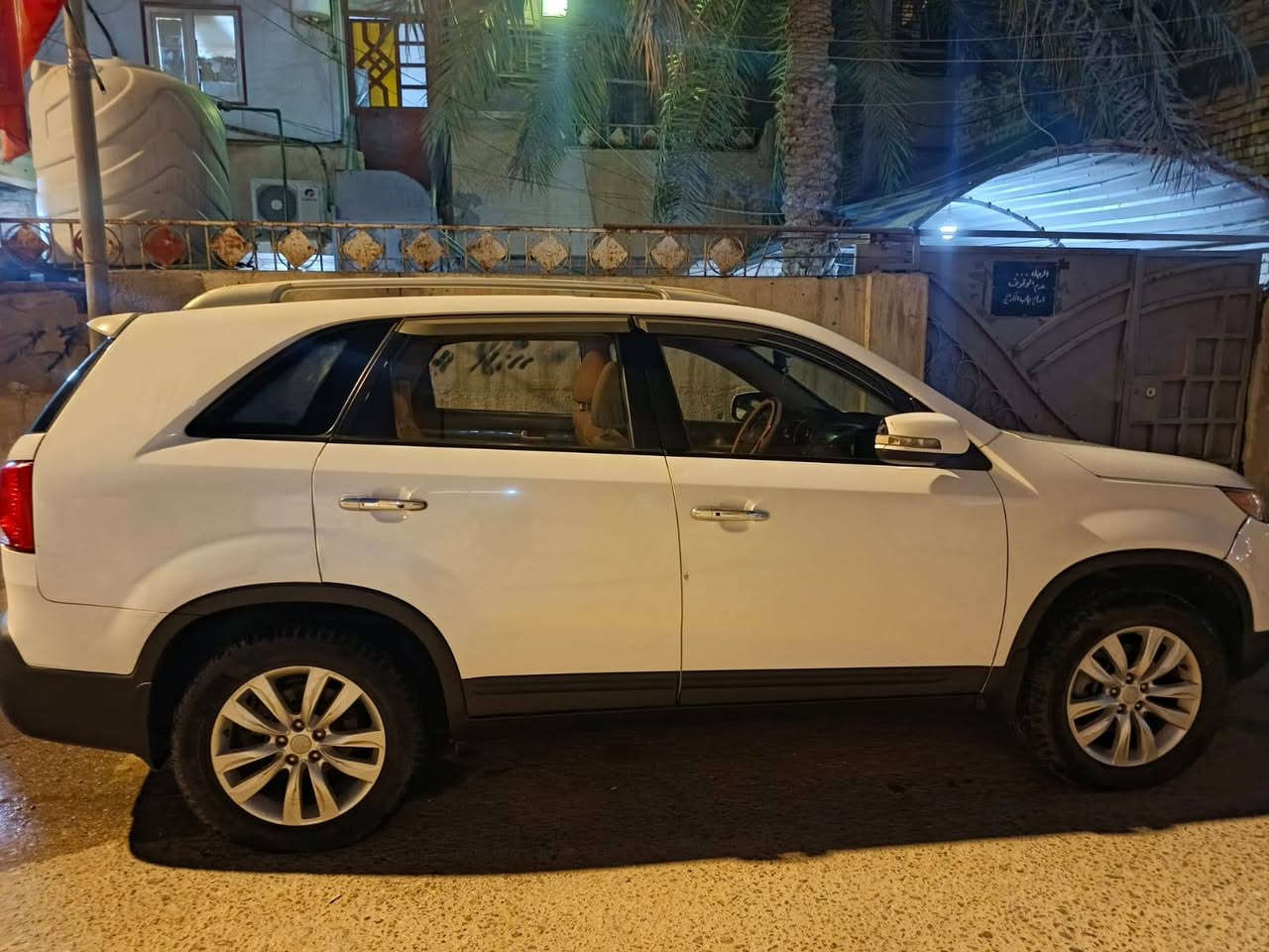 🚗 للبيع كيا سورنتو خليجي موديل ٢٠١٣ لون أبيض بأسمي هزة ورقم جديد السعر ١٥٥ وبيها مجال
( شرط التحويل وشرط عقد مروري مباشر داخل مديرية المرور )
محرك 4 سلندر 2400 دوش
٧ راكب
تبريد ٣ قطع
كشنات مخمل
كاميرا خلفيه
أرضيه جلد
تو ويل
السيارة بيها صبغ نهاية المداكر الاماميه أثر زنجار خفيف

السيارة تم عمل صيانة وتجديدات شاملة عليها، ومن ضمنها:

🔋 بطارية جديدة
⚙️ عبوة فيت بم جديدة
🪟 جامة أمامية جديدة
🛞 زوج تايرات جديدة
🛢️ براد دهن جديد
🔧 بلكات أصلية جديدة + صيانة للبخاخات
❄️ تبديل منظومة تبريد السيارة بالكامل: كمبريسر، بخاخات، وشبكة أمامية مع تنظيف كامل
🔩 تبديل ربل شرح أمامي وخلفي وباقي الحدادية
💧 تنظيف شبكة الماء للمحرك
🔧 تبديل جوينات راديتر أصلية
💦 تبديل ماء راديتر أصلي

✅ السيارة عليها صرف + صيانة

السيارة جاهزة للفحص والمعاينة.
📞  التواصل على الخاص متواجد اتصال وواتس اب  *********** البصرة, العراق
