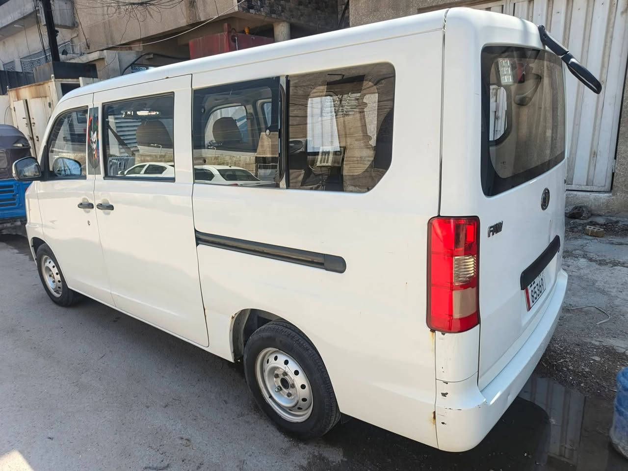 السلام عليكم 
فاو للبيع السيارة مكفولة من الضربة ومكينة بلادية ممفتوحة والتبريد شغال صدر جديد تايرات جديدة 
السعر 58 ورقه 
للاتصال ***********
