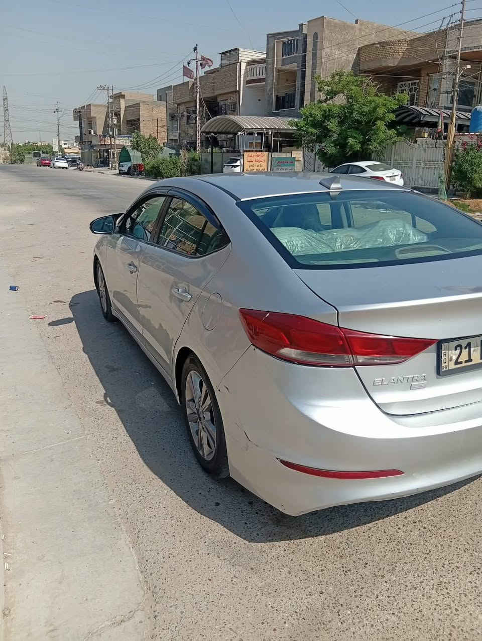 النترا اربيل      موديل 2017
السياره متجيه صفحه اليمنه 
وصبوغه عام محرك وكير مكفولات 
شاديلها محرك فورتي2024 ماشي 20الف 
السعر 90 
***********
