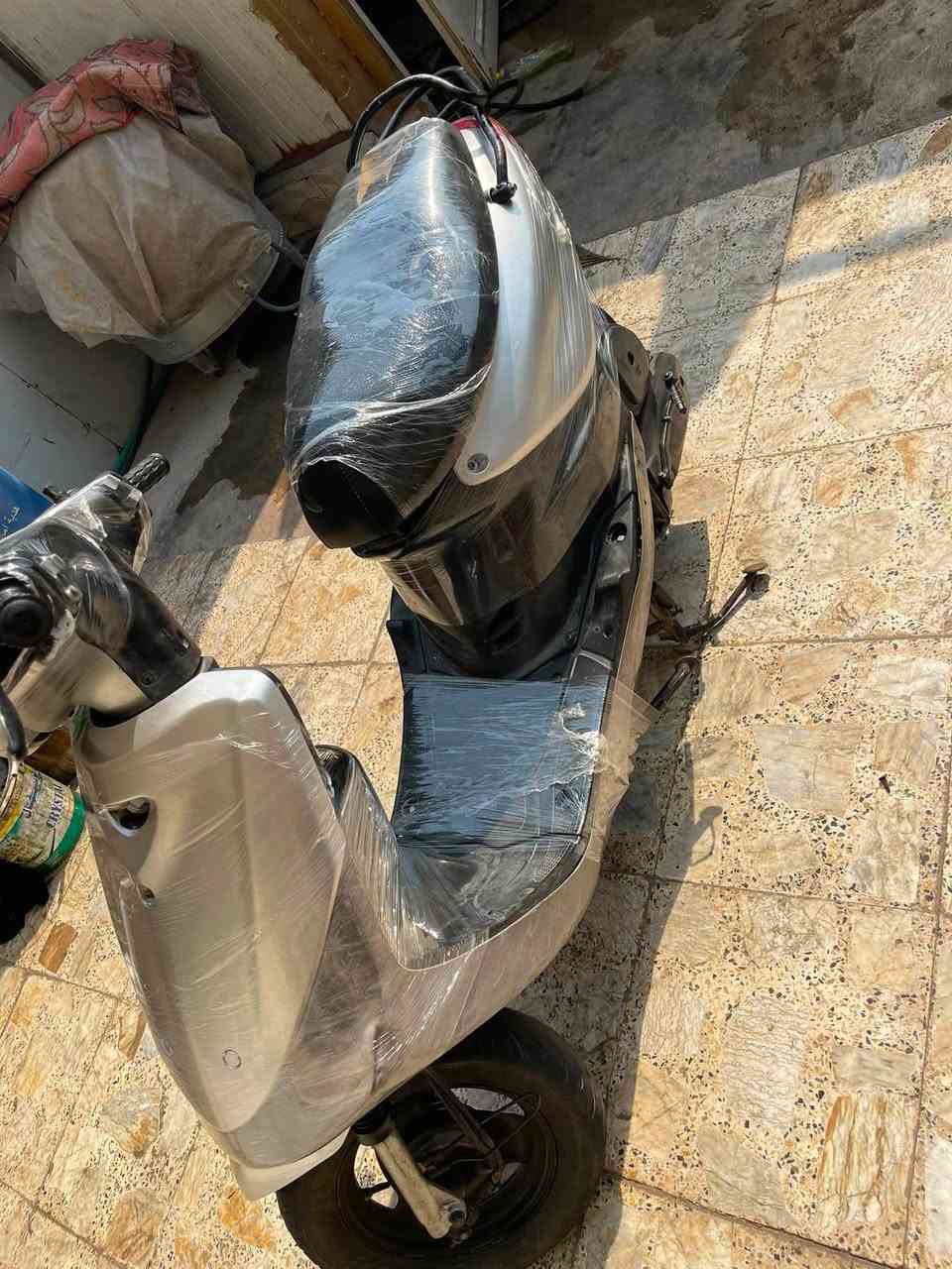 سلام عليكم دراجه ماكس قجمه ١٢٠لبيع دراجه جاهزه سلف هندر نكره شلعه  مكينه ناعمه كهربائيات شغاله السعر ٣٥٠وبيها مجال المكان بغداد الشعب الرقم ***********
