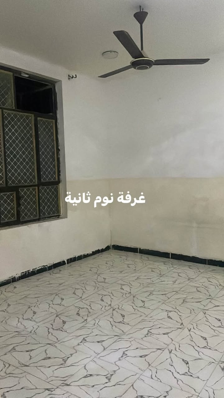 السلام عليكم 
بيت للإيجار ٢٠٠ متر طابق واحد 
الموقع الدورة زراعي ابو الطيارة خلف مستشفى الدورة الاهلي قريب عالشارع
استقبال
مطبخ مع كاونتر
صالة
غرفتين نوم
صحيات داخليه وخارجية 
الاتصال على الرقم ***********بي واتساب
