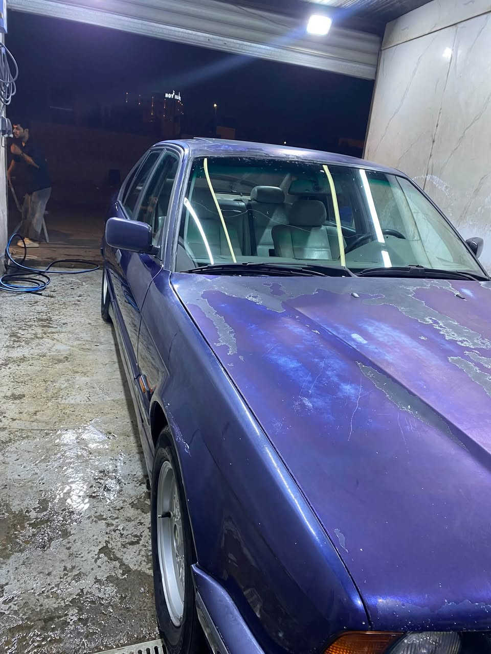 سلام عليكم سياره للبيع بي ام 540 v8 اصل بلادي موديل ١٩٩٤
مكينه جديد كير جديد ضفيره وعقل جديد السياره مشاءلله مناقصها شي السعر ٧٥ وبيها مجال للشراي السياره بلاديه جارده مابيها قطره صبغ رقم بغداد تحويل ثاني يوم 
التواصل ع الرقم ***********
