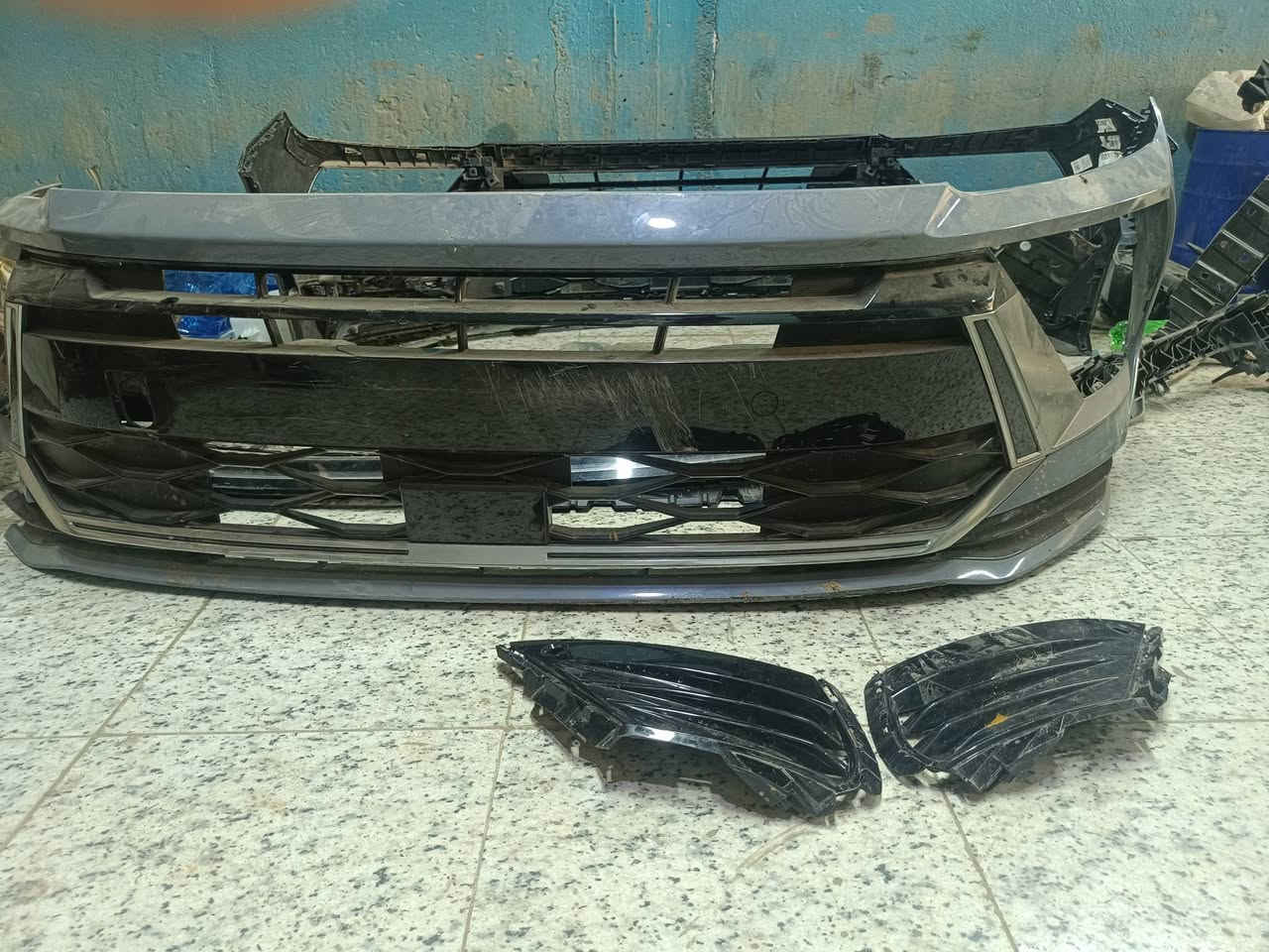 السلام عليكم
غراض سوناتا ٢٥ للبيع 
دعامية سمنتي مكسورة شويه جهة عكس السايق ١٢٠ الف
لد مكسور مثل ما موضح بالصورة ١٥٠ الف
كفرات دعامية جوة اللايت زوج ٦٠ الف
لايت عدسات جهة السايق مكسورة اذاناته ١٠٠ الف 
المكان الحلة 
***********
