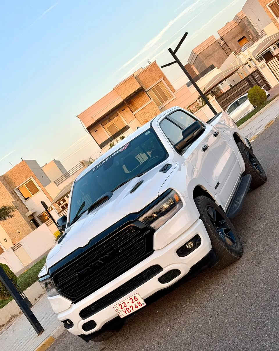 رام بيك هورن • V8 ٥٧٠٠ • شاشة تيسلا