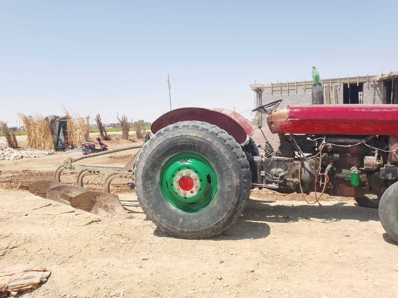 السلام عليكم
يوجد تنكتر و مقطورة وفدان  التنكتر فوركسن 69 والمقطورة السعة 8000 حديد نظيف شاصي جديد باقي التفاصيل اتصل السعر ثنيهن 3 ملايين ونص 3.500.000 المكان الانبار الرمادي  هـ ***********
