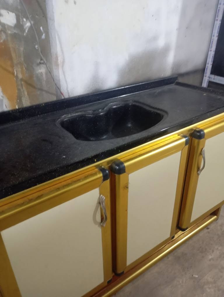 كاونتر قياس مترين مع سنكي مرمر قياس متر ونص تزكام مبطن للبيع 
نجف واتساب *********** النجف, العراق
