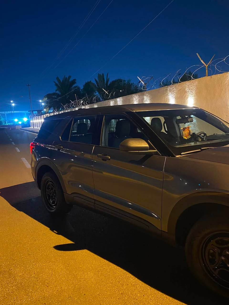 فورد اكسبلور بوليسي 2023 معروفه موصفاته
محرك 6 سلندر 3300 
گير تعليك 10 نمر 
5 راكب 
حساسات خلفية 
كامرة خلفية 
تحكمات كرسي السائق كهربائي 
مثبت سرعة 
بلاجكتور تحكم يدوي كل اتجهات 
حادث مبدل بنيد و جاملغ بارد مصلحة على ايدي 
ماشية 75 الف قابل لزيادة 
السعر 185 
*********** 
مكاني بغداد
