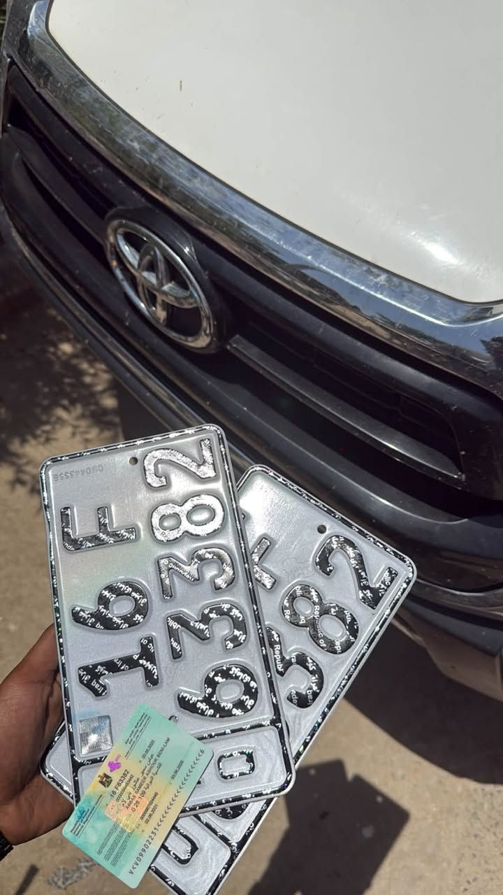 السلام عليكم دراجة شاينك 5 كير محرك 150 cc الدراجة مرقمه مشروع وطني الرقم الجديد ماشيه ٨ الاف فقط مابيها أي نقص الدراجة برغي واحد ممفتوح بيها باقي على الزيرو السعر مليونين مع تحويل الرقم من المديرية المرور 
الرقم ***********
