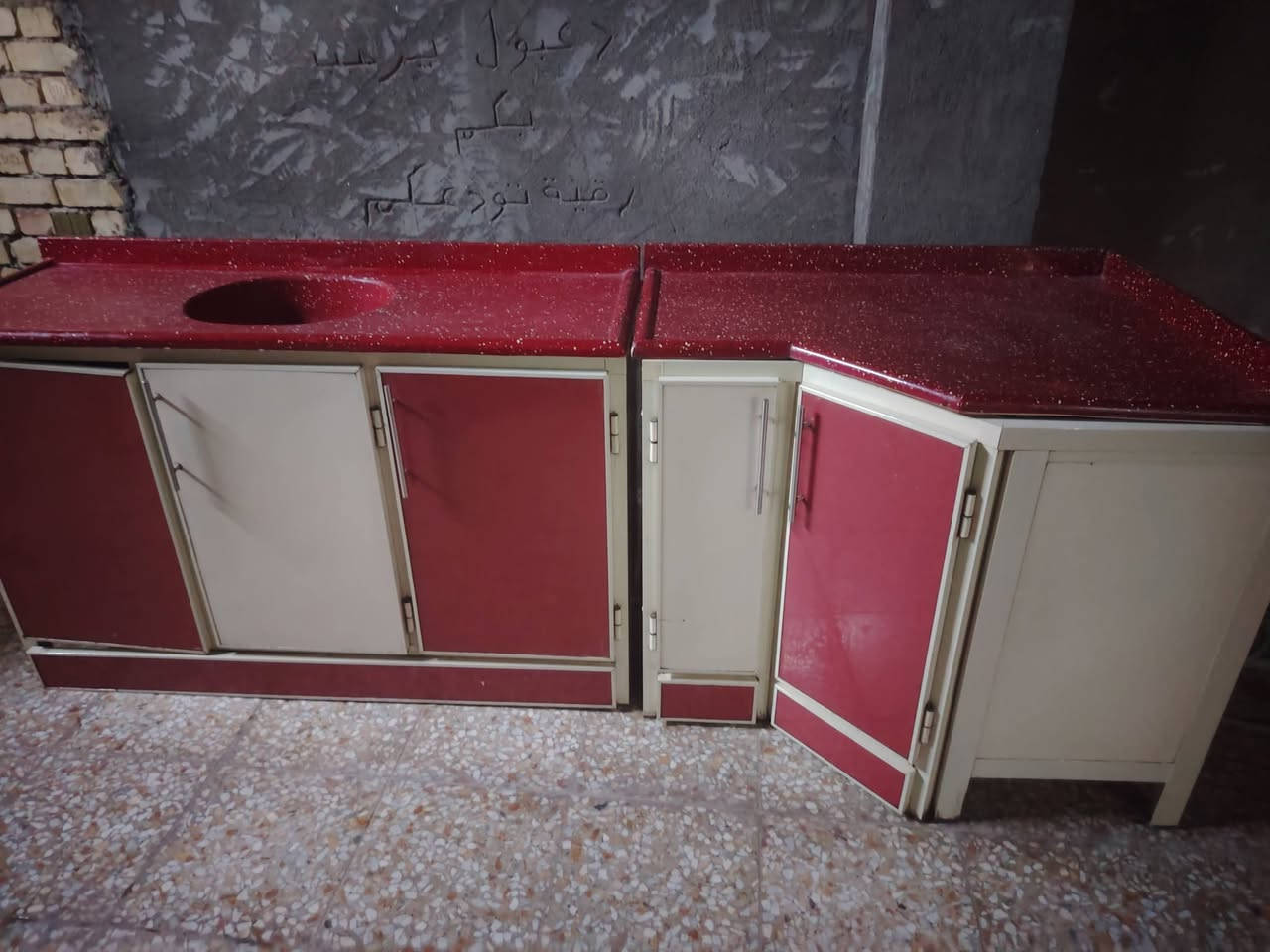 للبيع سعر ٣٠٠  ***********
