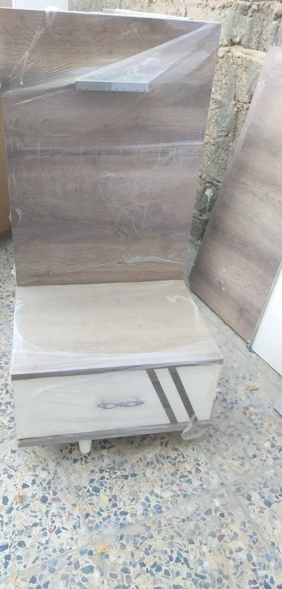 غرفه تركي تتكون من كنتور سلايد مع جربايه بيهه مخزن وملحقات الجربايه اثنين كوميدات
بدون ميز مرايهالسعر 200
 ***********
