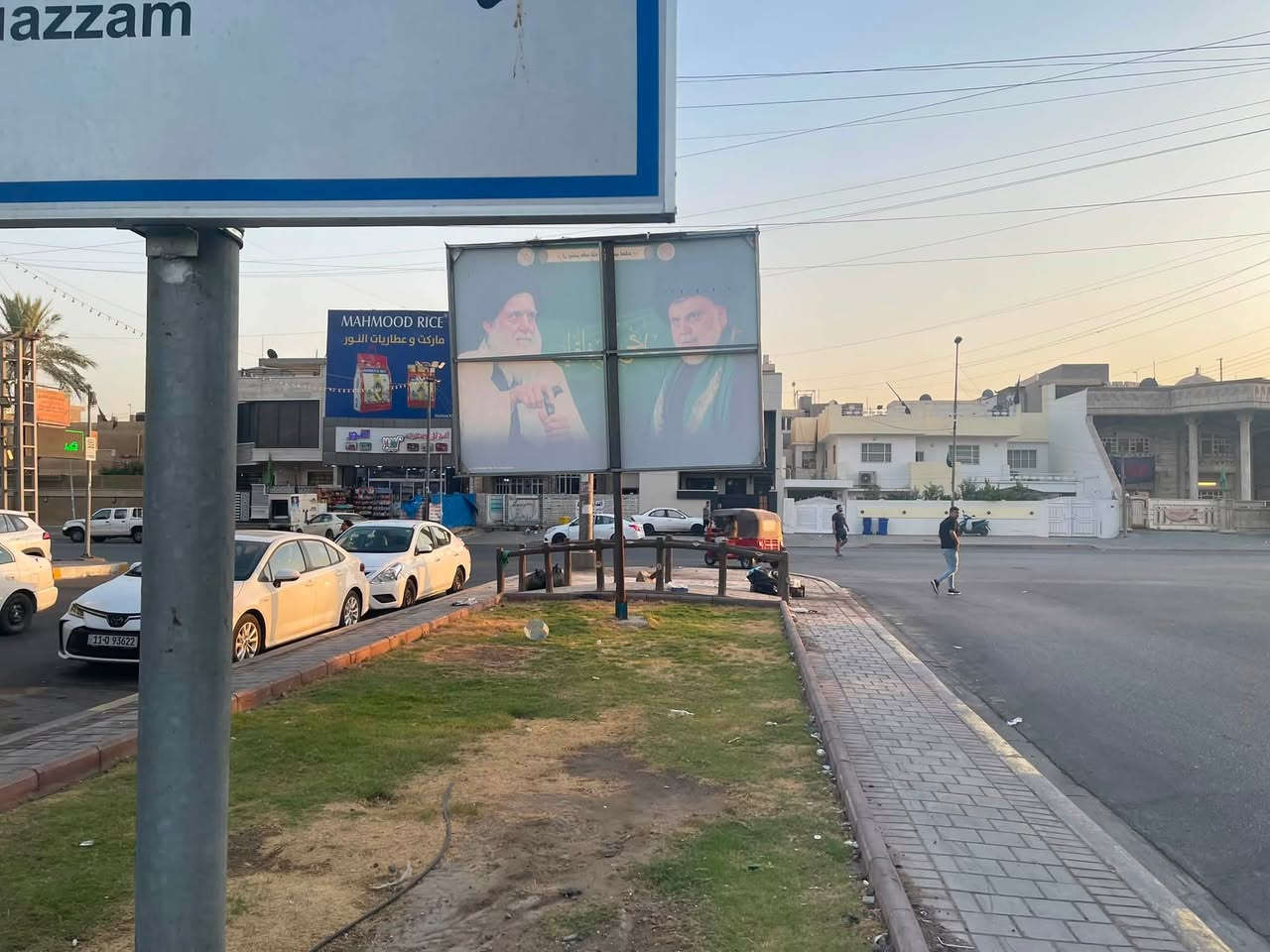 بنايه كامله وجديده للإيجار خمس طوابق مساحتها 255 متر مجهزه بمصعد كهربائي تحتوي على ثلاث محلات وقاعه بالطابق الارضي والطوابق الباقيه تحتوي على شقق وقاعات تؤجر بالكامل مذخر او شركة او اي استثمار لا تؤجر للعوائل الموقع شارع فلسطين العقاري قرب شارع الخيمه العريض محله 502 للاتصال *********** او *********** شركة الخيمه للعقار
