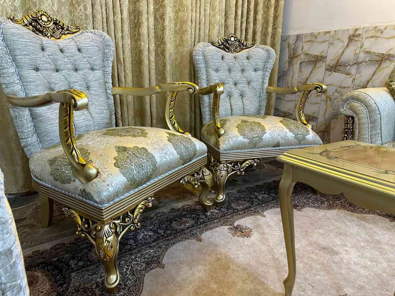 تخم ملكي اصلي خشب زان جديد مستخدم اشهر عشر مقاعد مع ثلاث طبلات مكانه المنصور ***********
