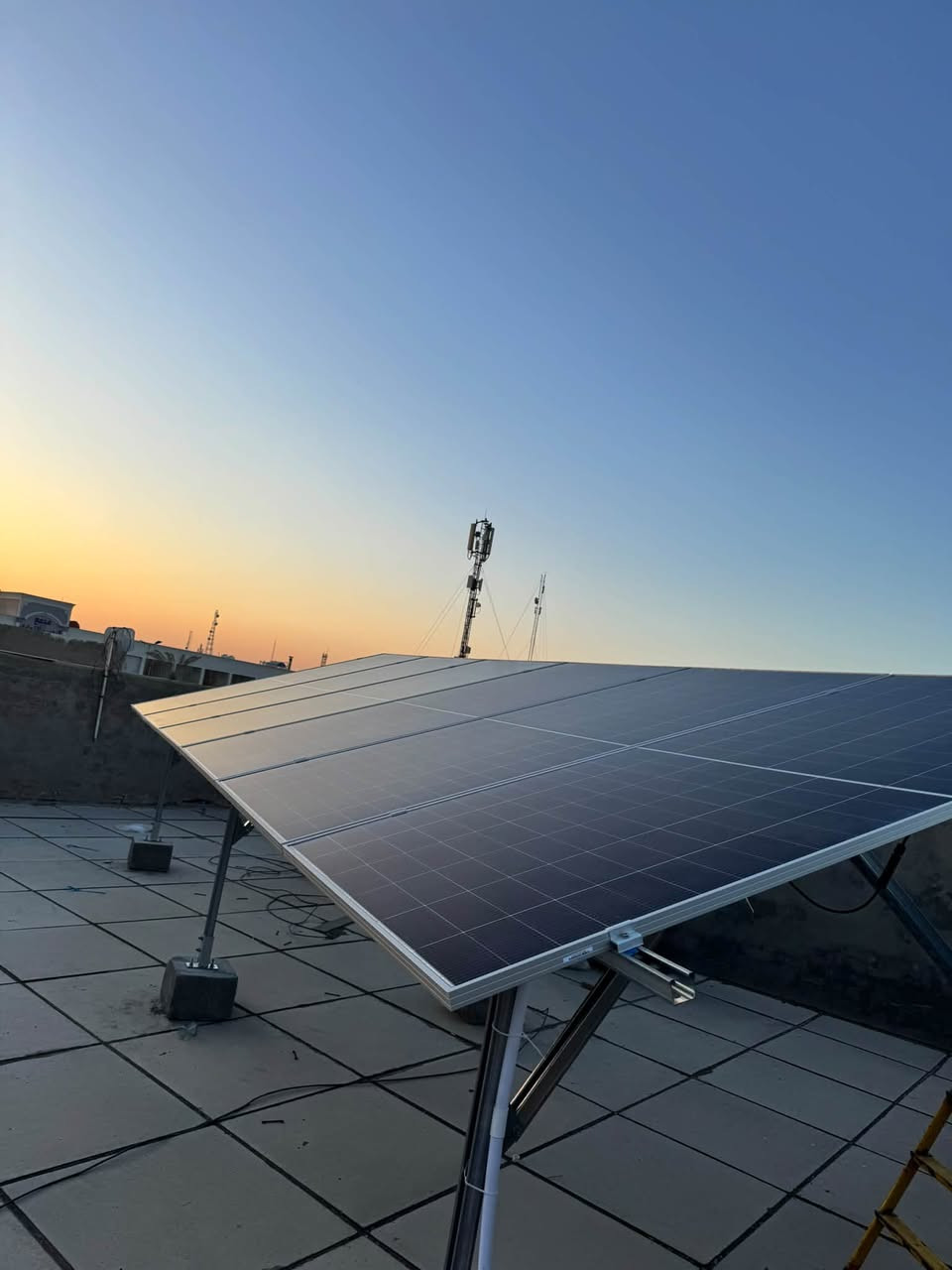 ☀️⚡ منظومة جديدة تضاف إلى أعمال مكتب الطاقة المستدامة

نواصل تنفيذ منظوماتنا باختيار مكونات موثوقة والاهتمام بأدق تفاصيل التركيب، لأن جودة المنظومة تبدأ من اختيار الجهاز… وتكتمل بدقة التنفيذ.

⚡ انفيرتر GoodWe بقدرة 6 kW – IP66
🔋 بطاريتان GoodWe سعة 5.12 kWh لكل بطارية — بإجمالي 10.24 kWh
☀️ 6 ألواح شمسية عالية الكفاءة
🏗️ هيكل ميكانو ثقيل لثبات ومتانة أعلى
🛡️ تنفيذ وحمايات وفق الأصول الفنية
🛠️ متابعة وخدمة ما بعد البيع

من التصميم واختيار المكونات إلى التركيب والتشغيل… نهتم بالتفاصيل حتى نسلّم زبوننا منظومة نعتمد عليها قبل أن يعتمد عليها.

📍 مكتب الطاقة المستدامة
الكوت – الخاجية – شارع 40
📞 ***********

جودة في المكونات… دقة في التنفيذ… وثقة تستمر بعد البيع.
