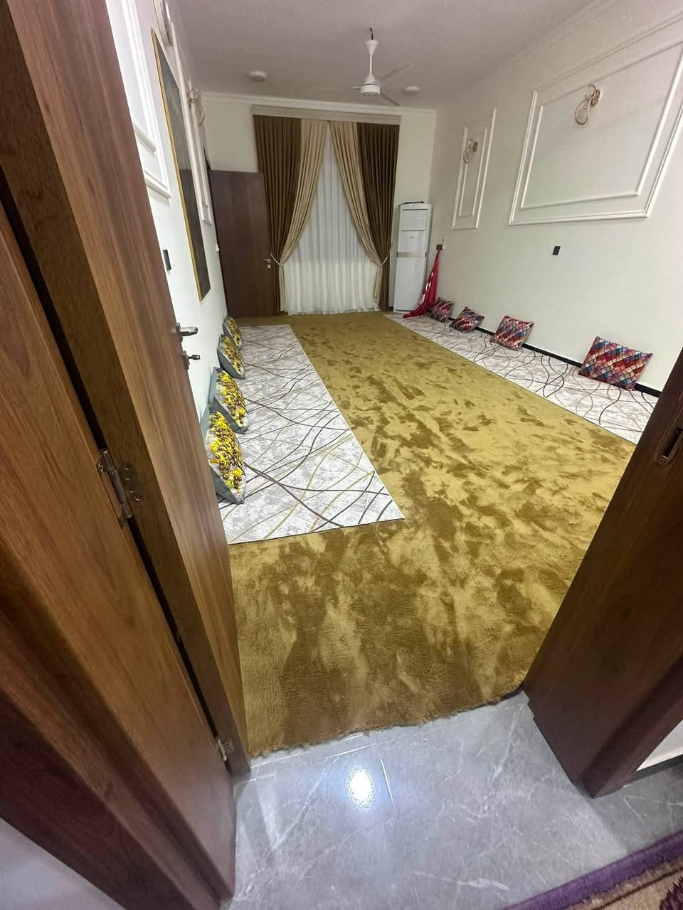 🏠دار للبيع مساحة 240م
📝طابو زراعي سند25 
واجهيه البيت 10م نزال24
بناء جديد تحفه فنية 
يحتوي على كراج لسياره 4في 10 
وحديقة 5في3
صالة ضيوف 8في4 
مطبخ 5في 6
صاله معيشة 4في 9 
غرفتين 2 نوم 5في 4
مجمع صحيات عدد 2 
منور عدد2 
5سبالت 3طن 
📍موقع التقية ثالثه شارع الروان مجاور مدرسة البشير 
السعر 160مليون مع اثاث كامل بيت جاهز من كلشي مفروش وجاهز للسكن 
استفسار 📞 ***********واتساب
