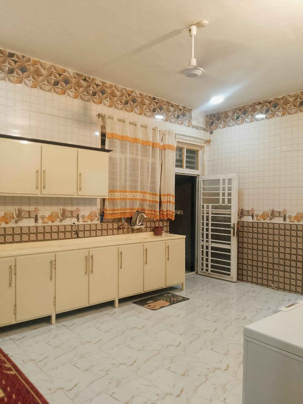 دارللبيع طابقين  زراعي سند 25 
المساحه (  260  ) متر بناء حديث مسلح يحتوي على استقبال ومطبخ وصاله واربع غرف نوم وصحيات ومناور
العنوان ميسان حي القصور قرب البنزين خانه القديمه 
السعر  (  140  ) مليون 
📞 للاستفسار أكثر:     ***********
          مكتب عقارات الساعدي ميسان العمارة
         (( بادرة اولاد  المرحوم حسين ضيدان  )) 
                         ((  ملاحظه  )) 
المكتب  مجاز حكومياً ادخل للحساب ناشر ابيوت 
اي بيت ايعجبك او قطعه  راسلني وتدلل
أعرض عقارك عندنا ودع لنا التسويق
            عنـــوان المـكتــب ميسان  
***********     حي الجامعي مقابل السوق 
***********     حي الجامعي ودور النفط  
***********     حي الغدير والصحفين وعبجيه
***********.    حي الحسين الجديد مقابل السوق 
***********.     البتيرة الحولي مقابل الف دار 
                        ((  ملاحظه  )) 
          يوجد لدينا كوادر بناء مقاولات عامه 
          يوجد لدينا كادر تفليش وهدم  البيوت
         والبنايات وقلع الاراضي ونقل الأنقاض
         يوجد لدينا مشرف عمل عمارة, ميسان
