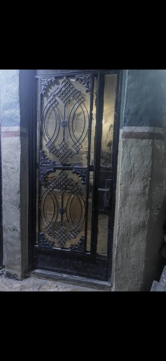 السلام  عليكم
بيبان حديد
متر عرض في 270 ارتفاع
البيبان بس يراد الهن صبغ وترتيب مابيهن. لا خيس ولازنجار
بس الترايش مفتوحات ويراد الهن لحيم
سعر 150 الف للاثنين
مكاني بغداد العبيدي
ما عندي توصيل
شراي تواصل واتس اب
***********
