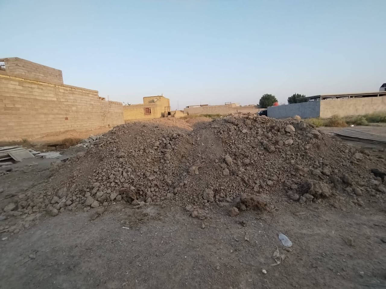 السلام عليكم قطعه 200 متر طابو زراعه سند 25 قرب المحلات البرتقاليه طريق المتنبي المساحه 200 الواجهيه 10 والنزال 20 سعر مناسب مدفونه تراب وكامله ❤️*********** ❤️*********** تبعد عني الشارع الرئيسي 100 متر

