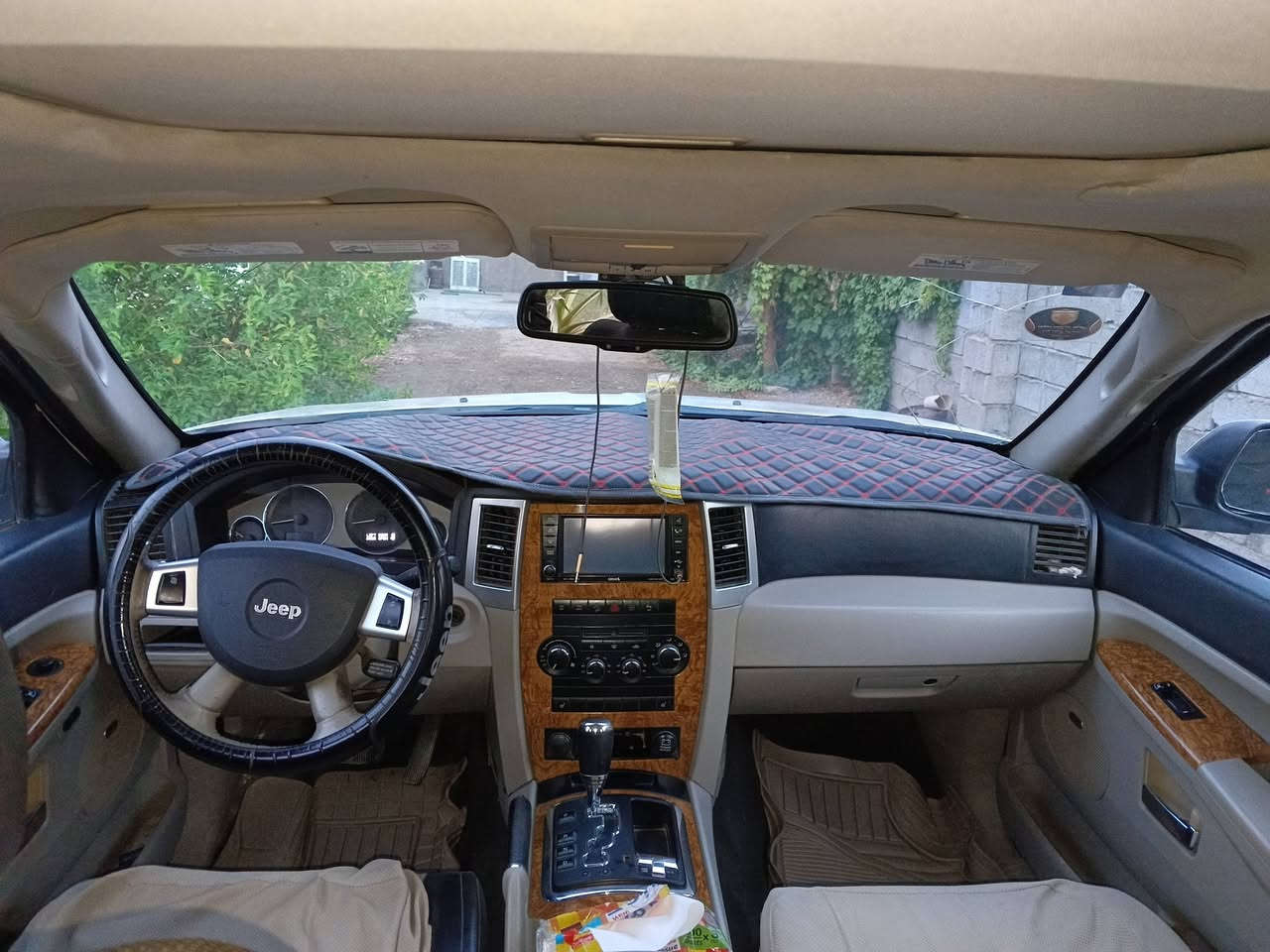السلام عليكم 
جيب كراند شيروكي  2008 وارد امريكي محرك 8سلندر 5700 فول مواصفات Limited كشنات كهربائية جلد داخل صاج ملكي شاشة بلادية فتحة بالسقف ضرر الجاملغ من جهة السايق مبدل  السعر 100 وبيها مجال بيع او مراوس للاستفسار *********** للاتصال
***********واتساب
