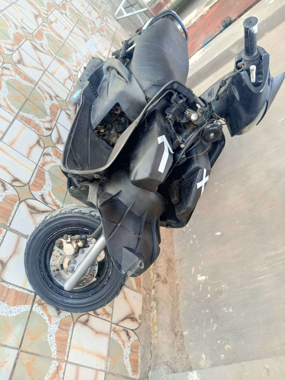 السلام عليكم
فراشة فحل دسك للبيع 
دراجه حاويه مكينه ما مفتوحة عل شرط 
شلعه معدلل نعومه 
كهربائيات كله شغال 
دراجه ما تنسمع الله شاهد 
كله ابلاد جيب مصلح وياك 
دبلات اشاير هورن كله شغال 
دراجه متعوب عليه 
مكان نجف ابو صخير 
الرقم *********** 
خاص ماعندي
