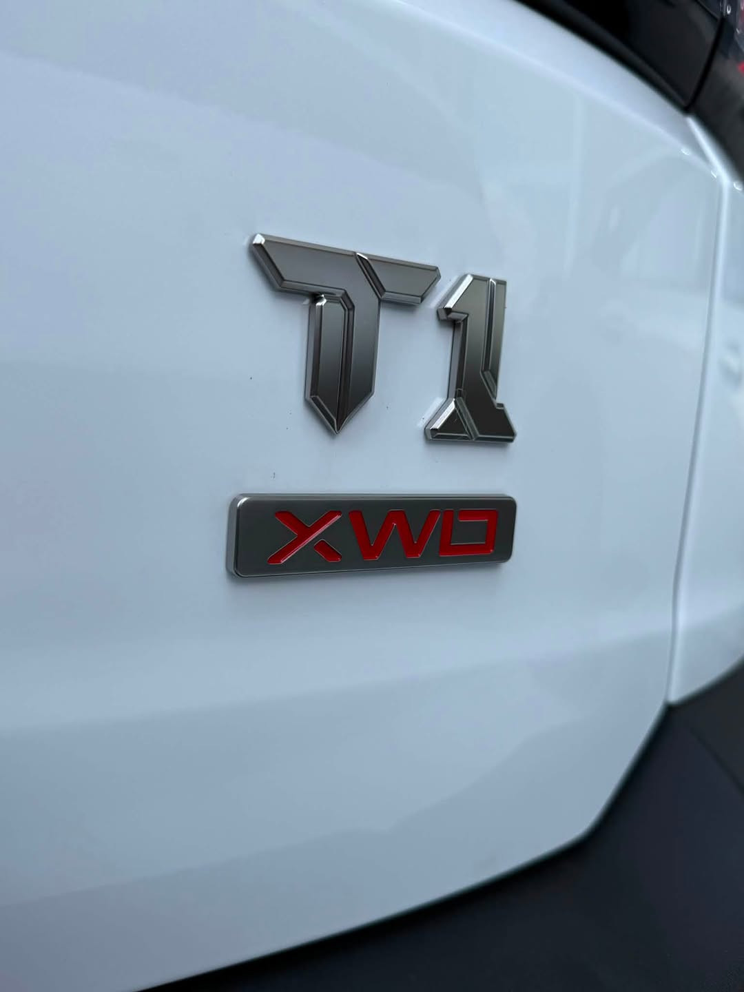 🔥 جيتور T1 | موديل 2027 🔥
🚙 بنزين – فول مواصفات

✨ عرض خاص وحصري ✨
▪️ فتحة سقف بانوراما 🌟
▪️ داخلية أخضر فخمة 💚
▪️ كشنات جلد
▪️ كراسي كهربائية مع تبريد ❄️
▪️ شاشة كبيرة وأنظمة تكنولوجية متطورة
▪️ تصميم عصري وهيبة SUV 🔥

📍 متوفرة حالياً في شركة الخليج لتجارة السيارات
🏢 معارض البصرة – القبلة

💥 العرض لفترة محدودة… لا تفوّت الفرصة!

*مواصفات T1 تختلف حسب الفئة والسوق؛ المواصفات الرسمية📞***********
