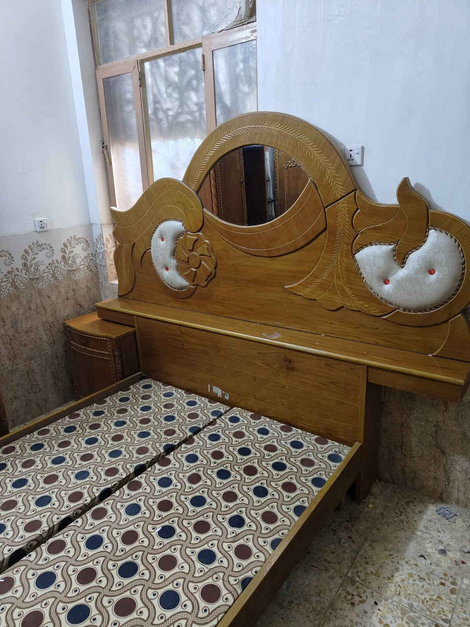 غرفه صاج وجهين درجه اوله ست ابواب طابقين صبغ حراري رش سعره 900الف شد ونقل داخل كربلاء عليه ***********
