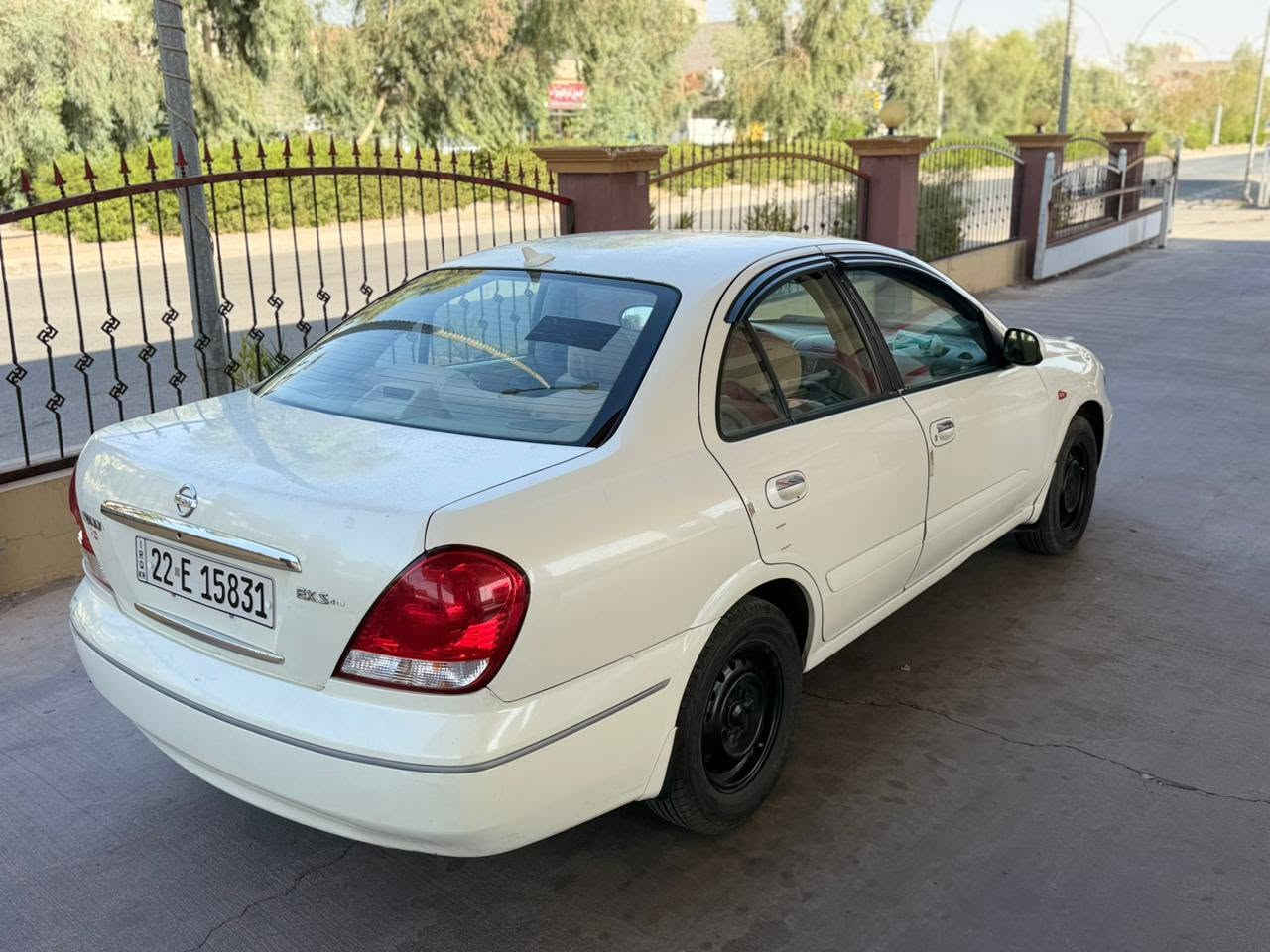 نيسان  صني 2009  فقط باب سايق مرشوش صبغ بدون دواخل كير محرك تبريد شرط سنه ويه جديد كوبون بنزين.  جاهز. سعر 86. مكان كركوك  *********** كركوك, العراق
