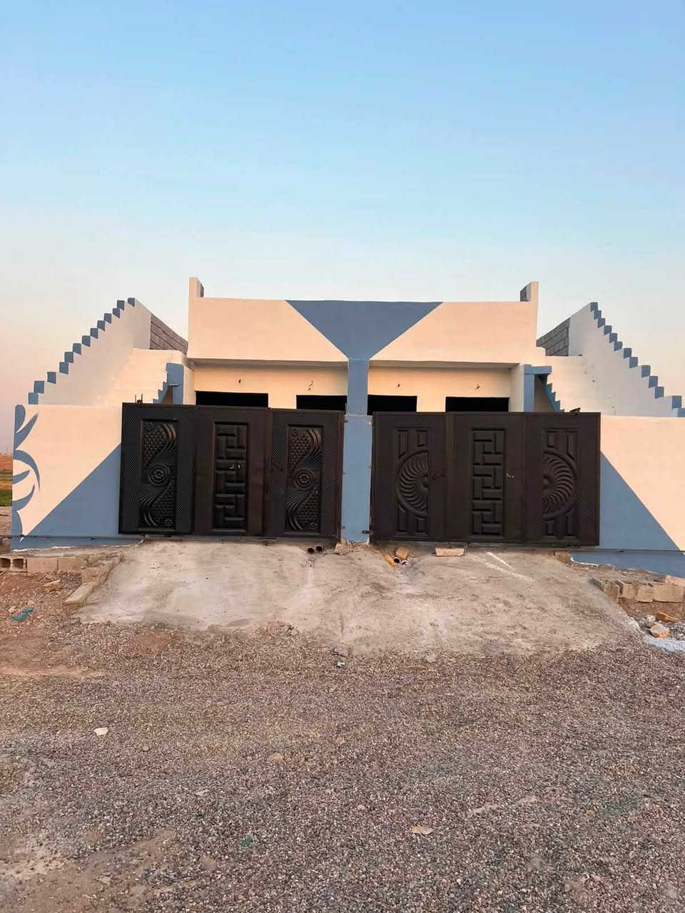 بيت زراعي للبيع في منطقة الصيادة مساحته 100 متر بناء حديث مشمول بقرار التمليك واوراقه كلها كاملة مع توفر خدمات كاملة في المنطقة ماء وكهرباء وتبليط والمنطقة كاملة كلها زراعي يتكون البيت من استقبال ومطبخ وغرفة نوم وهول وصحيات البيت ناقصه بس بياض وكهربائيات داخلية وابواب وشبابيك 🟣العنوان قرب المحافظة الجديدة قرب جامع الدكتورة اديبة في منطقة الصيادة🟢السعر [23مليون]وبي مجال💶
للتواصل والاستفسار على الرقم التالي☎️
***********

