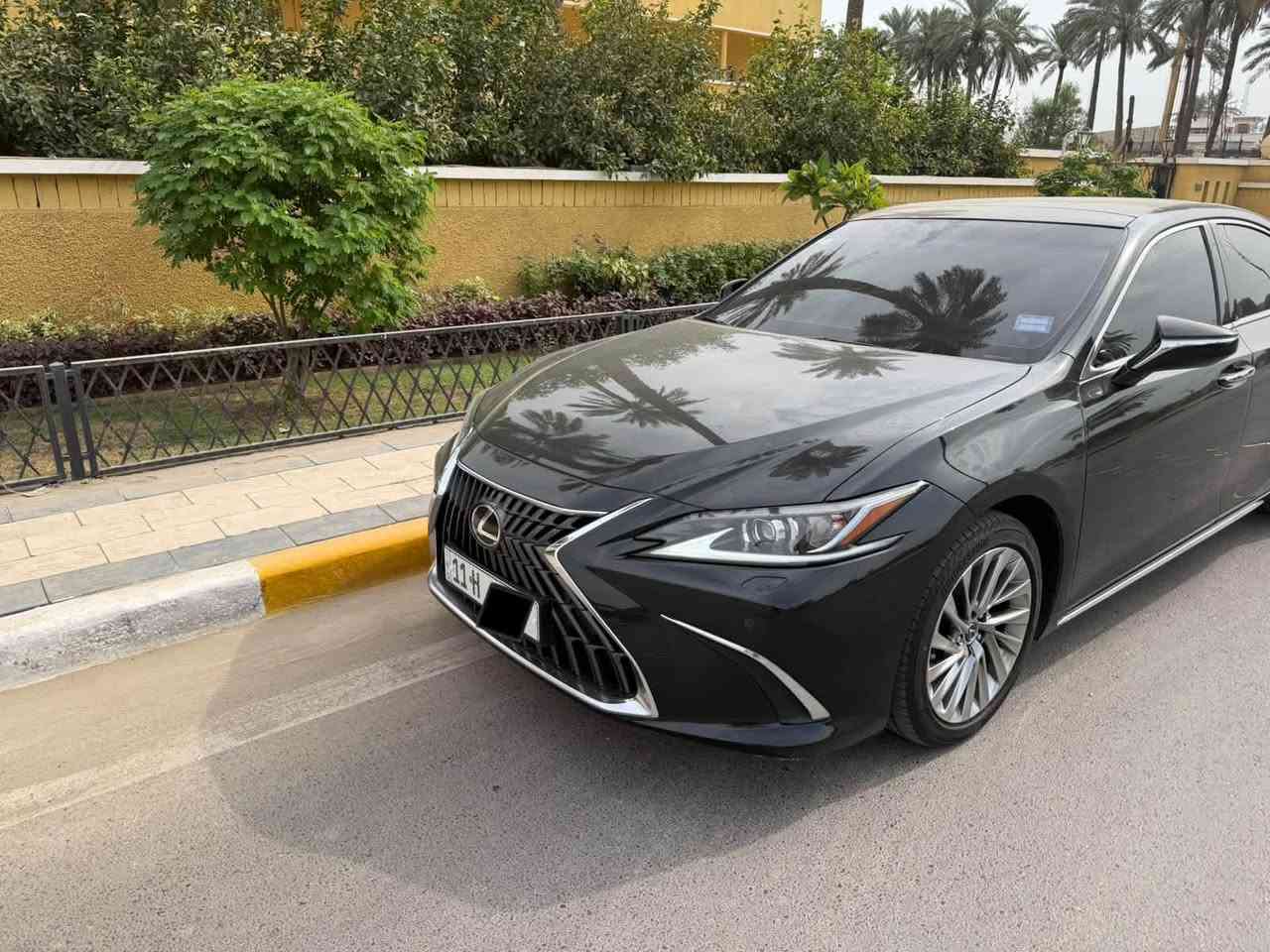 لكزس ES350 بلاتينيوم • ٢٠٢٤ • رقم بغداد