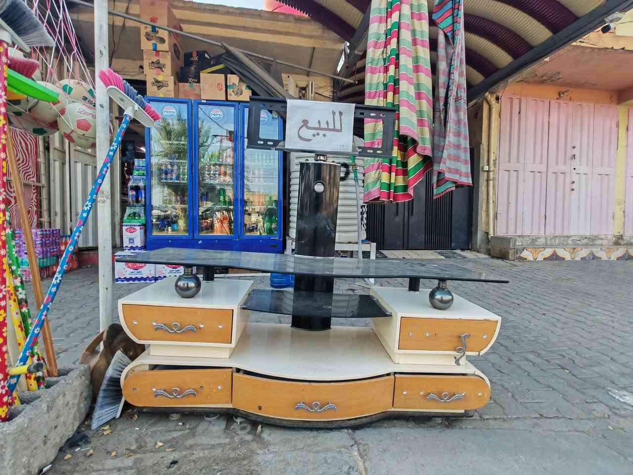 ميز شاشة للبيع 60 ألف
نوعية كلش زينة والخشب mdf مو هذا التجاري التعبان
للتواصل***********
