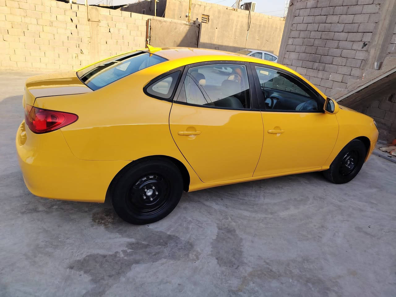 ألسلام عليكم ألنترا موديل 2009 خليجي مكينه 1600 مابيه اي حادث تكم لغود شواصي مكفوله رقم بغداد تحويل مباشر مكينه وكير وحداديه خير من الله العنوان حله مركز  ( *********** )
