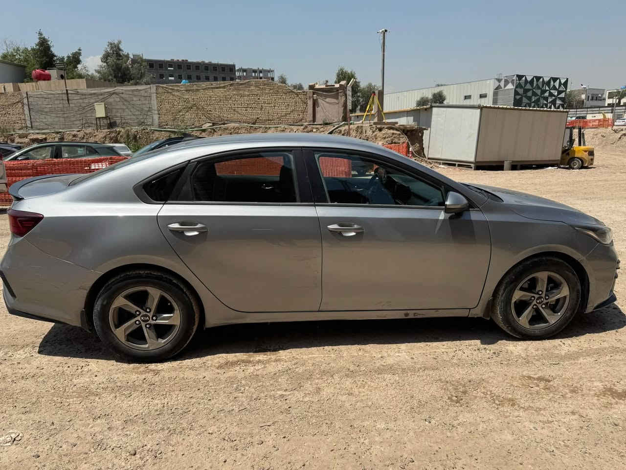 كيا سيراتو 2021 خليجية 
 السنوية: باسمي، الرقم الجديد (بغداد)، السنوية مجددة لغاية 2031، 
الهزة نافذة لشهر 1.
السيارة ماشية 182850 كيلو متر 
السيارة مرتبه عل ايدي بانزين محسن ودهن امزويل 
 البدي والصبغ: 
الصبغ فقط في (نصف باب الراكب الأمامي + الدوسة).
 التعديل البارد: 
توجد تعديلات بارد  (البنيد، الجاملغات الأمامية، الصندوق، الجاملغ الخلفي جهة السائق، والباب الخلفي جهة الراكب). 
الشواصي والايرباك والسقف شرط البلاد والفحص.
 الميكانيك والكهربائيات:
 المحرك والكير مكفولات من الفتح والعيوب 100%.
 منظومة الوقود معمل لها إدامة كاملة حديثاً وصرفيتها ممتازة جداً.
 التبريد مابي مشاكل.
 أربع (تايرات) جديدة.
 المواصفات والترهيمات:
 شاشة أندرويد كبيرة حجم 12 إنش بمواصفات عالية + كاميرا خلفية + حساسات خلفية.
 المقاعد جلد تفصال عماني (مغلفة حالياً) 
 الملاحظات العامة: توجد بعض الشخوط السطحية  
الموضحة بالصور
السعر ب 125 ورقة وبيها مجال 
متواجد واتساب 
***********
