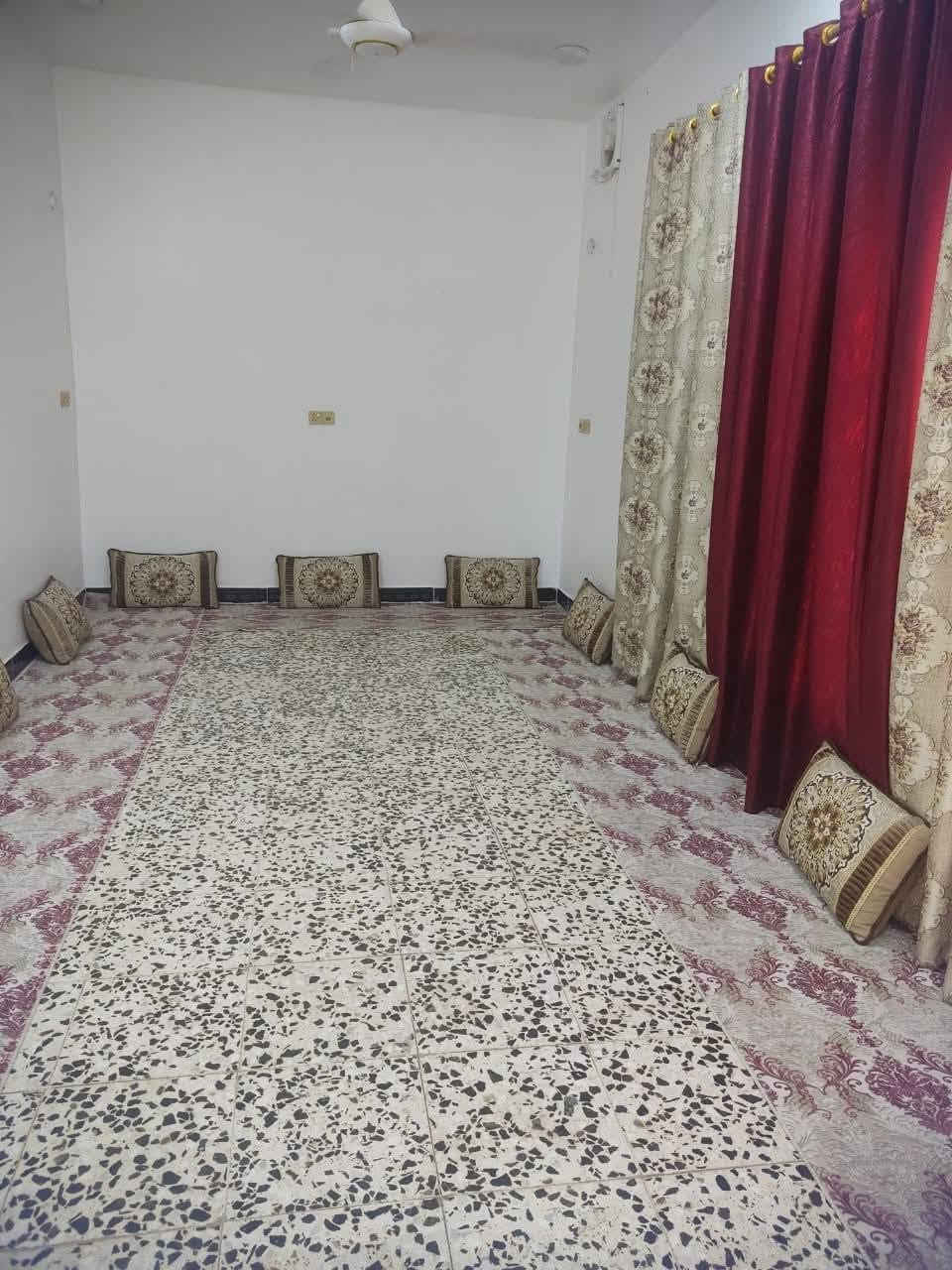 بيت للبيع طابقين المساحه 250متر الهلايجية  رميثه قرب المعهد التقني الجديد
برانية وصالة ومطبخ وغرفتين فوك وغرفتين جوه وطارمه وصحيات داخليه وخارجيه لمزيد من التفاصيل الاتصال
على الرقم ***********
