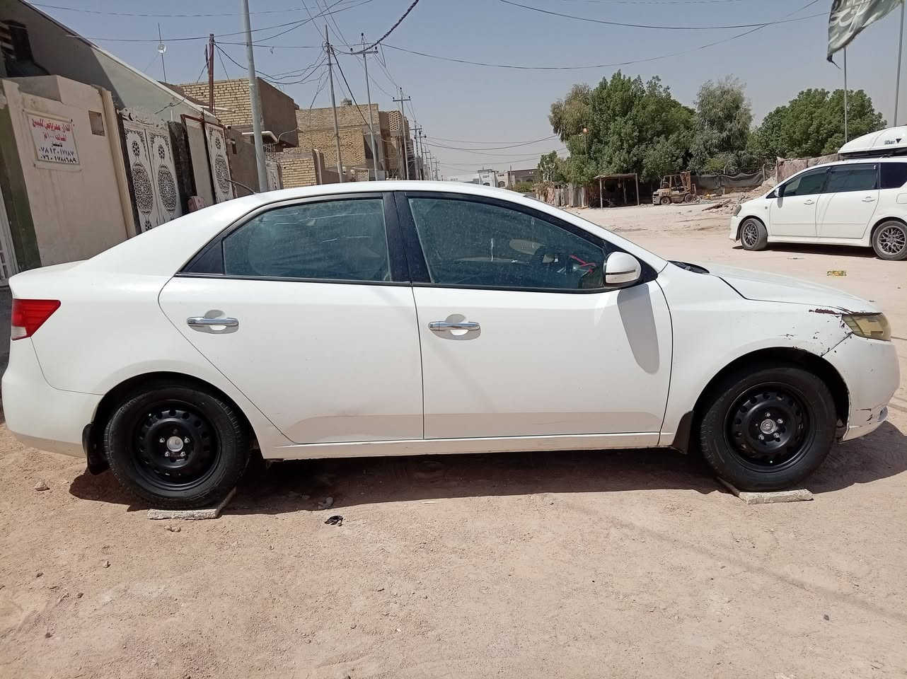 سلام عليكم سيراتو للبيع 2013 مكفولة كفالة عامة ماعدة بارد بجاملغ الامامي وضربة خفيفة بجاملغ الخلفي مامعدلة على بارد مواصفات نص فول مكاني نجف والاستفسار على اتصال او واتساب ***********
