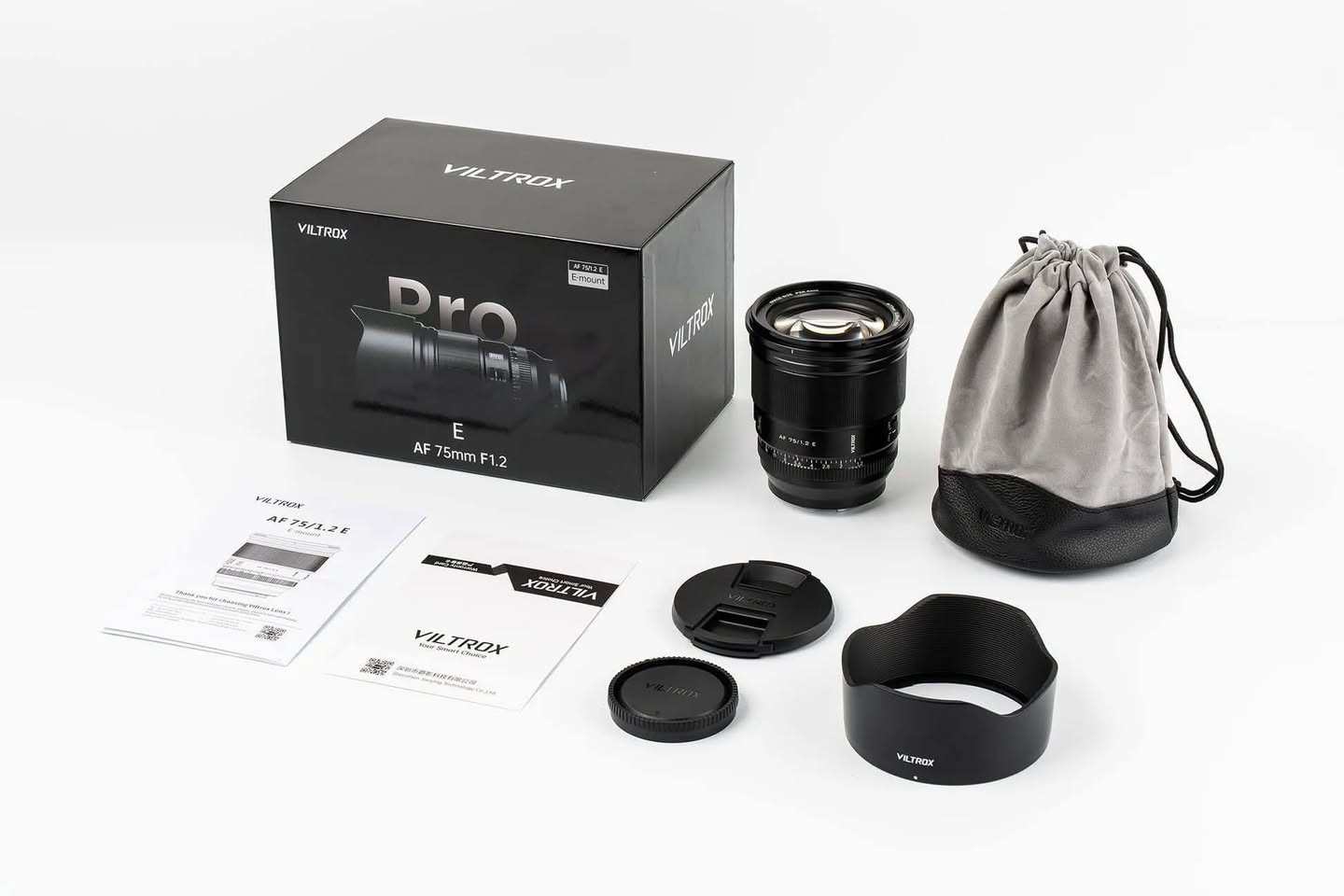 لێنزی نایابی Viltrox AF 75mm f/1.2 Pro بۆ فرۆشتن
لێنزی پڕۆفیشناڵ و بەهێزی Viltrox 75mm f/1.2 Pro، یەکێکە لە باشترین بژاردەکان بۆ ئەو کەسانەی دەیانەوێت کوالێتییەکی باوەڕپێنەکراو و دەبڵای (Bokeh) سەرنجڕاکێش لە وێنەگرتندا بەدەستبهێنن. ئەم لێنزە تایبەتە بە وێنەگرتنی پۆترەیت، فۆتۆگرافیی زەماوەند و کارە هونەرییەکان.
​
​کونەپەیکەری زۆر فراوان (f/1.2): ڕووناکییەکی زۆر دەداتە دەستەوە و کاراییەکی نایابی هەیە لە شوێنە تاریکەکاندا، لەگەڵ جیاکردنەوەیەکی زۆر جوانی بابەتی وێنەکە لە پاشبنەما (Isolation).
​زنجیرەی Pro: دروستکراوە بە کەرەستەی زۆر بەهێز و بەستاندێکی بەرزی پێکهاتە بۆ بەرگەگرتنی بارودۆخی دژوار.
​تێشکاندن و تیژیی سەرنجڕاکێش: وێنەیەکی زۆر ڕوون, تیژ و دەوڵەمەند بە وردەکاری پێشکەش دەکات تەنانەت لە کاتی بەکارهێنانی فراوانترین کونەپەیکەردا.
​جووڵەی ئۆتۆماتیکی تیژکەر (AF): بێدەنگ، خێرا و متمانەپێکراو بۆ وێنەگرتنی فۆتۆ و ڤیدیۆ.
​بۆچی ئەم لێنزە هەڵبژێریت؟
​ئەم لێنزە بۆ ئەو فۆتۆگرافەرانەیە کە دەیانەوێت ئاستی کارەکانیان بەرزبکەنەوە و بەرهەمێکی جیاواز پێشکەشی کڕیارەکانیان بکەن.
​دۆخ: ( وەک تازە وایە  و زۆر کەم ئیشی کردووە کەمتر لە ١٠ ڕەسمی پێ گیراوە  بۆ نیکۆن داوامان کردبوو بە غەڵەت ناردبیان بۆ سۆنی  )
​نرخ: (نزیکی٧٠٠ دۆلاری پێدراوە سعرێکی مناسب دانێن و پیرۆزتان بێت )
​بۆ کڕین یان پرسیارکردن، تکایە پەیوەندی بکەن یان نامە بنێرن.
​***********
