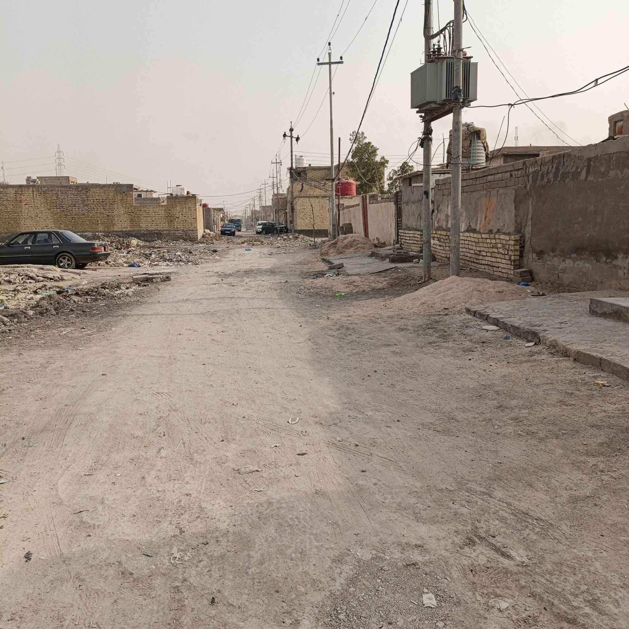 السلام عليكم بيت زراعي لبيع بيت ركن  بل صخين بنزلت شارع المصطفئ بيه وصل تطويب البنا بلوك الاساس كونكريت مسلح والسقف كونكريت  غرفتين وصاله ومجمع صحيات  ومطبخ ودوانيه مساحت البيت البناء 208 وبصغه قطعه من ظمن البيت 128 البيت عوزه سراميك وصبق فقط كهرباء وماي ومجاري
الشراي يتصل ويجي يشوف البيت وبيك خير ودلل
لتواصل عل رقم *********** ***********
