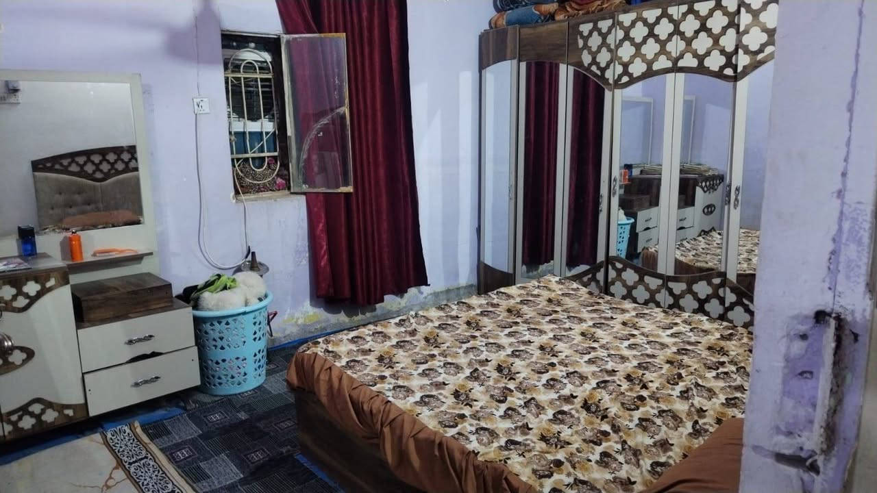 دار للبيع المساحه 120 متر
يحتوي على غرفتين وصاله وستقبال ومطبخ وصحياة وحمام العنوان حي العسكري؛ شارع 60 قريب حسينية ام البنين مراجعة مكتب الكعبي للعقار *********** وتساب اتصال
